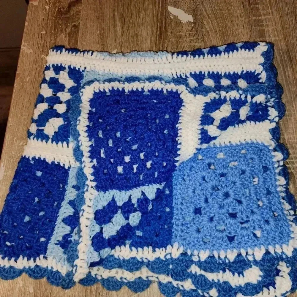 Vintage Hand Knit Crochet Granny Square Afghan Baby Child Kids Blanket Throw - Picture 2 of 4